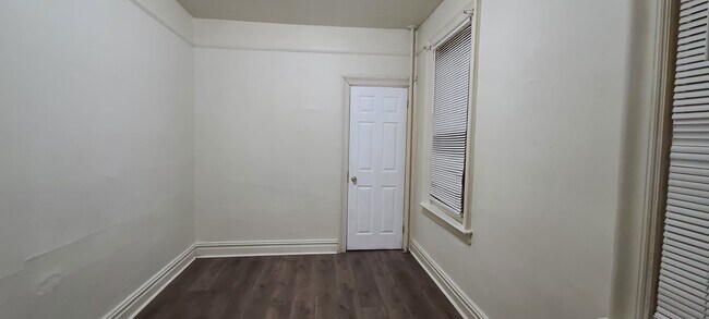 Building Photo - 29 ROOSEVELT Ave