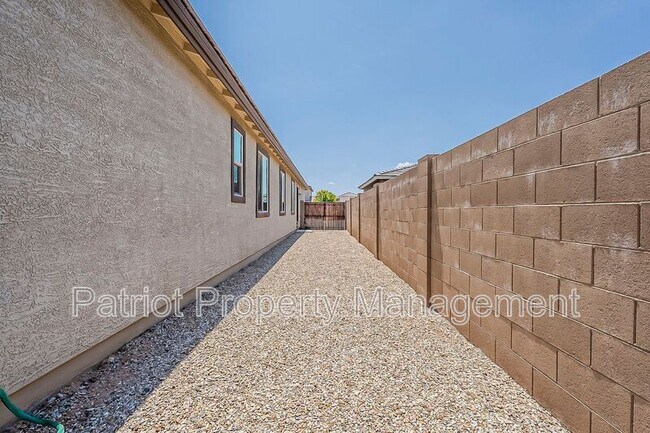 Building Photo - 25930 N Langley Dr