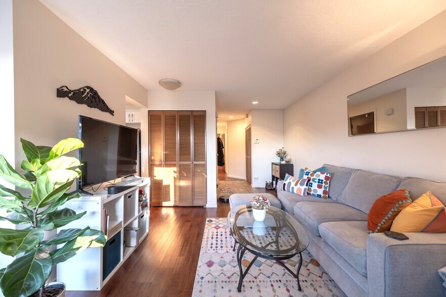 Building Photo - 2345 Boylston Ave E