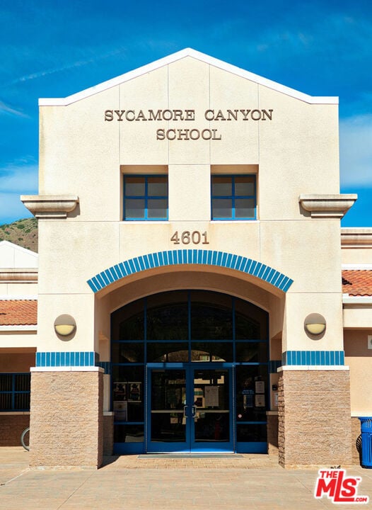 Building Photo - 4566 Via Del Rancho