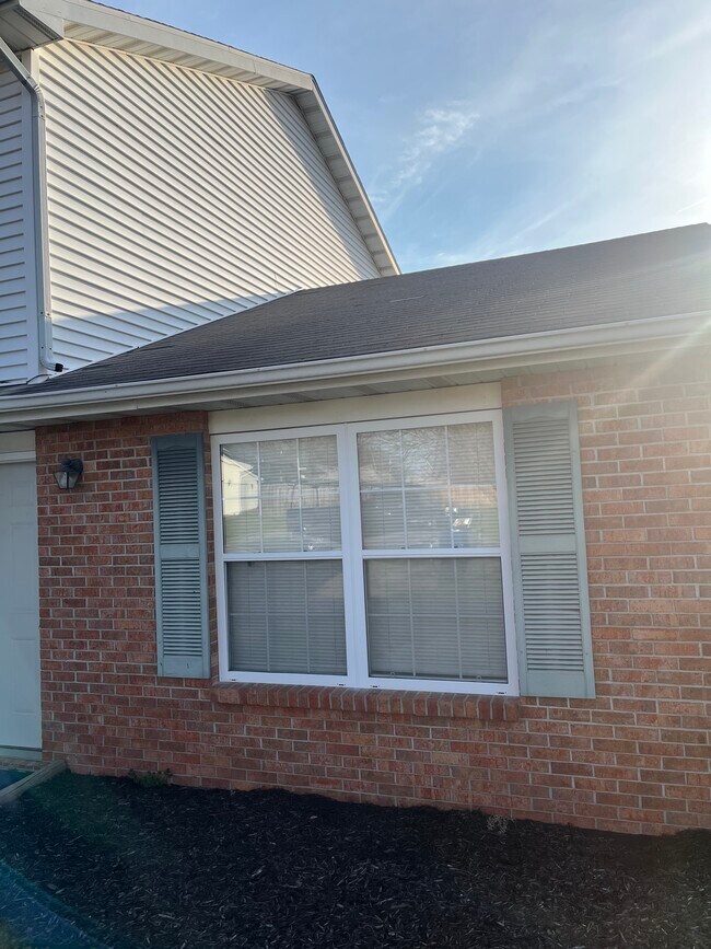Primary Photo - 400 Morgan Dr