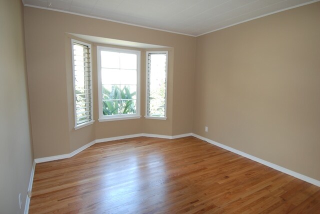 Building Photo - 1267 Devon Ave