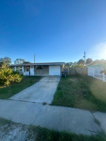 Building Photo - 8005 Cristobal Ave