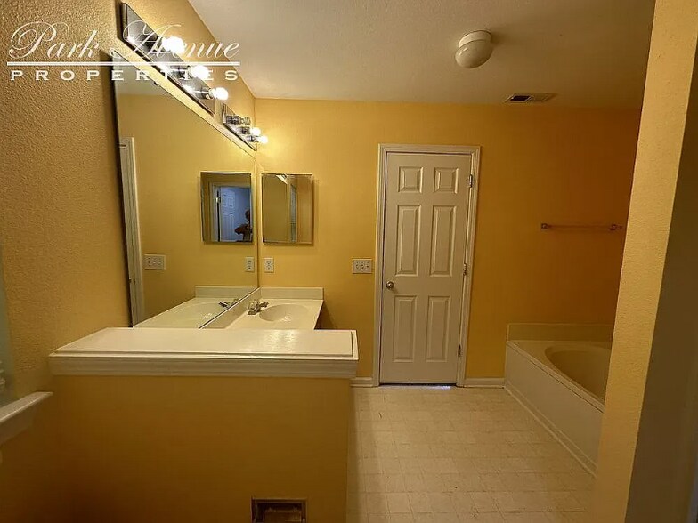 Building Photo - 6300 Gatesville Ln