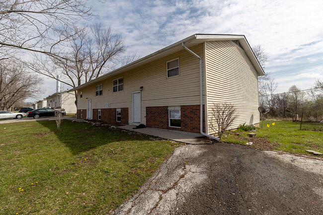 Building Photo - 7304 N Moberly Dr