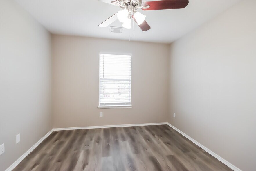 Building Photo - 9103 Plume Tree Dr