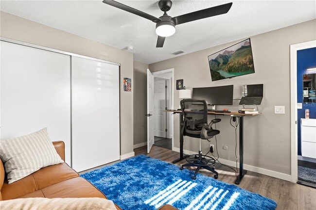 Building Photo - 5611 S Sheridan Rd