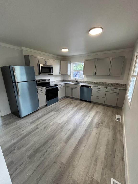 Building Photo - 4228 Thompson Dr