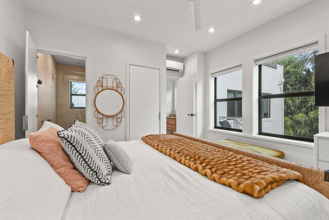 Building Photo - 226 Oleander Ave