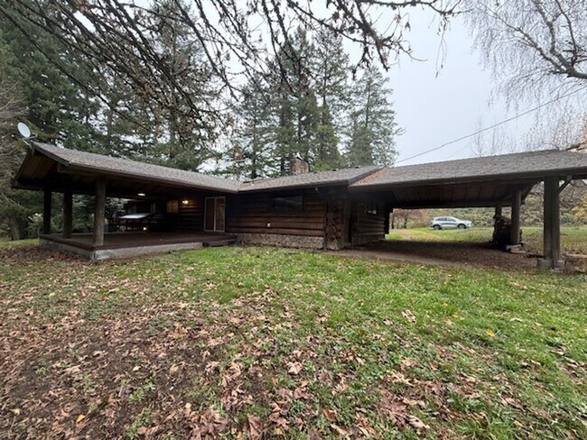 Building Photo - Country Living 3 Bedroom 2 Bath Newberg OR 97132