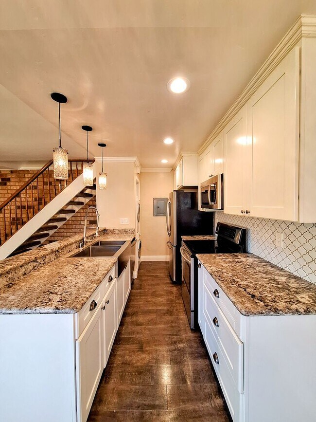 Building Photo - Beautifully Remodeled Two-story 2bd Condo ...