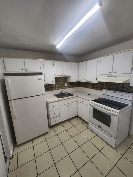 Building Photo - 5425 NW 15th Ct