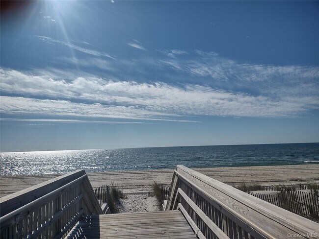 Building Photo - 11 Bay Ave