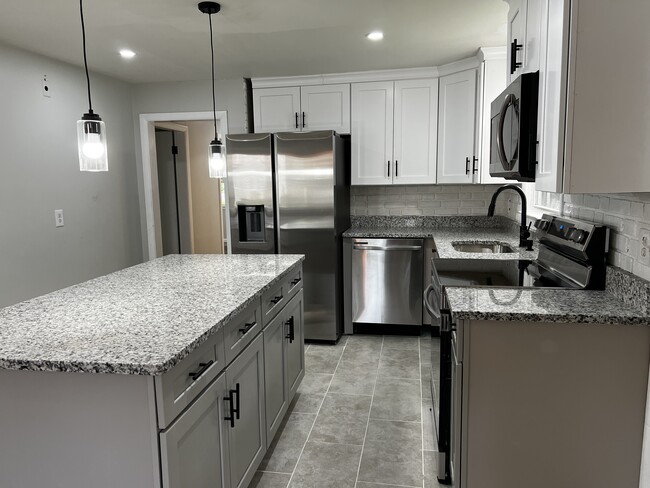 Building Photo - 388 Burncoat St