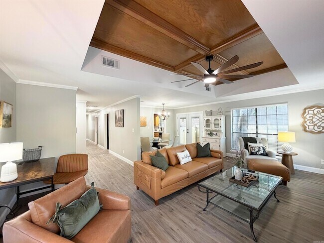 Building Photo - 5805 Sidney Dr
