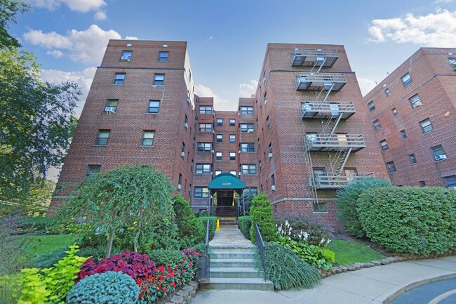 Building Photo - Hudson Terrace E7 -  1/Bdrm 1/Bath