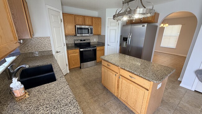 Building Photo - 5002 Strada Dr