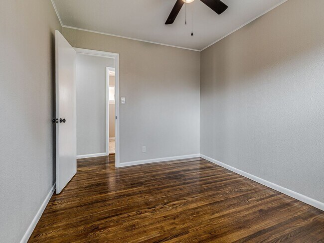 Building Photo - Newly remodeled home