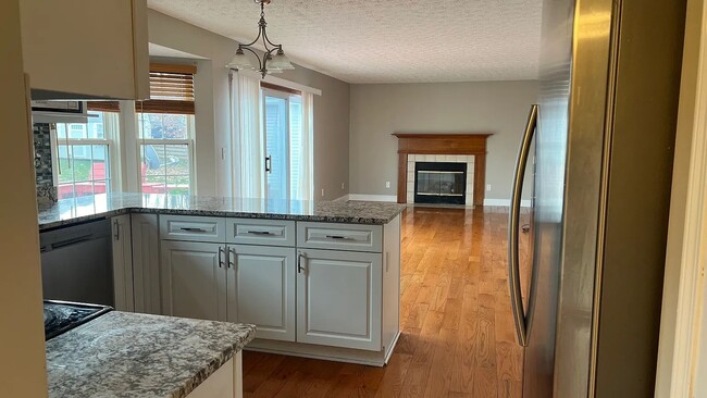 Building Photo - 6752 Riverside Glen Ct