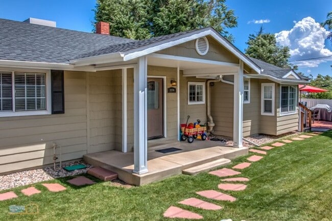 Building Photo - Trailside Living: 5BR Home Steps from Sanitas & Pearl Street