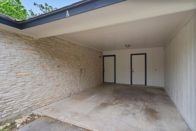 Building Photo - 701 Ramble Ln