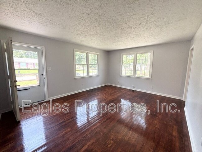 Building Photo - 418 Dove Pl