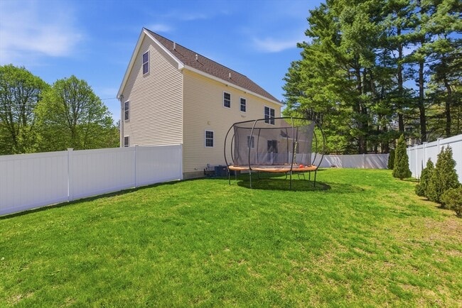 Building Photo - 1 Cedar Ln