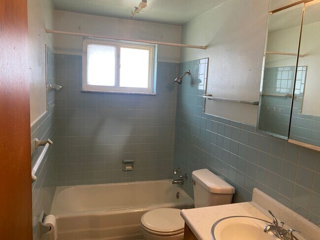 Building Photo - 2516 W Newman Pkwy