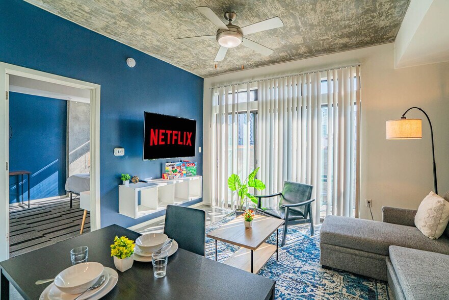 Building Photo - 333 E Roosevelt St