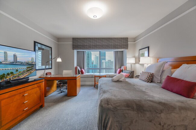 Building Photo - 1441 Brickell Ave