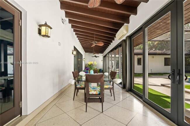 Building Photo - 2 SW 24th Rd