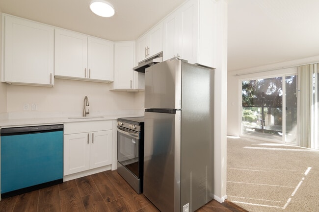 Building Photo - 569 Lee St