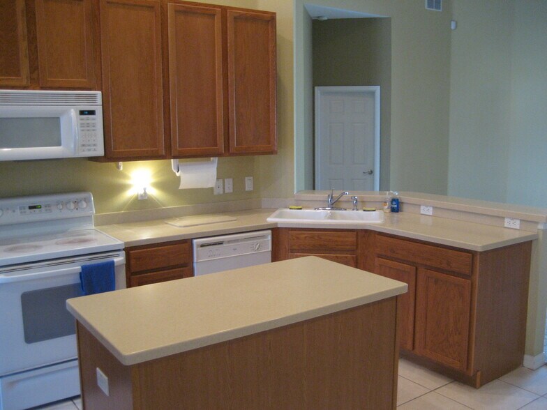 Kitchen 3 - 3924 Hollow Crossing Dr
