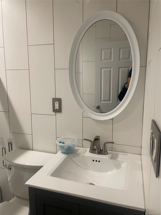 Building Photo - 17-20 Menahan St