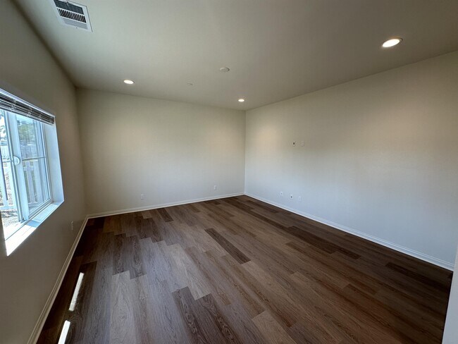 Building Photo - 2262 W Mill St