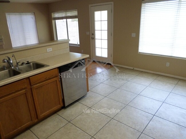 Building Photo - 1641 W Orchid Ln