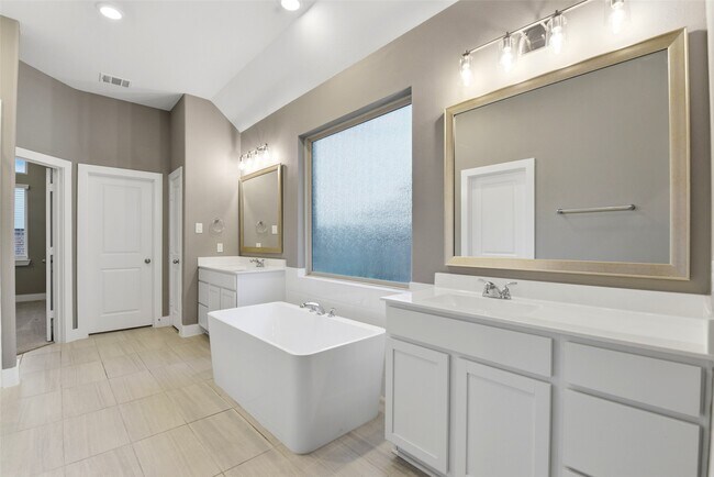 Building Photo - 808-808 Marisol Bay Dr