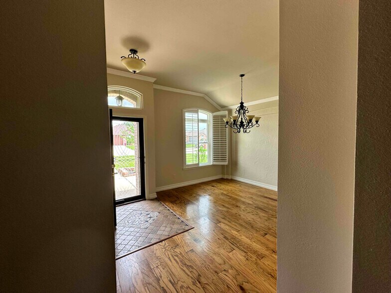Building Photo - 1630 Cedar Elm Dr