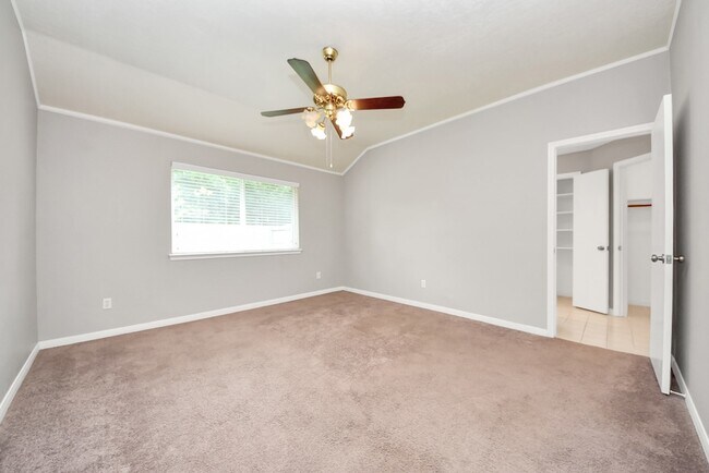 Building Photo - 15739 Oak Mountain Dr