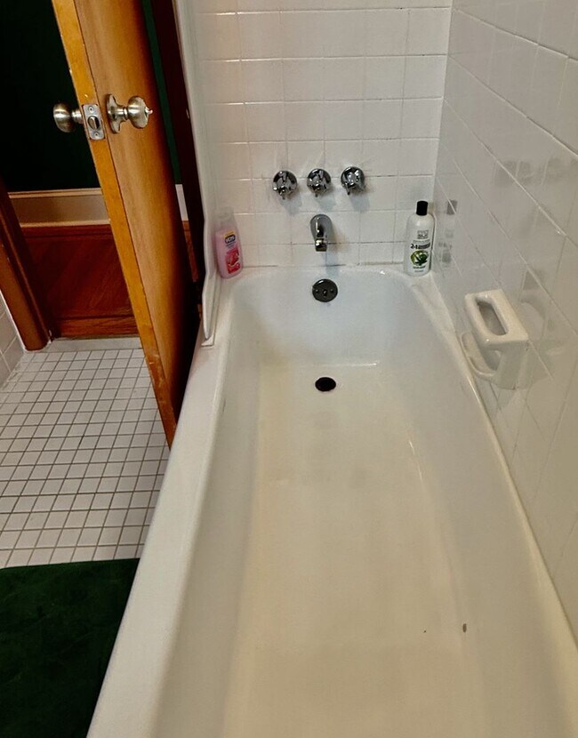 Building Photo - SPACIOUS & MODERN 3 BED/2.5 BA HOUSE w/ AC-Inlaid HARDWOOD Flooring-WASHER/DRYER & Rear PATIO in ...