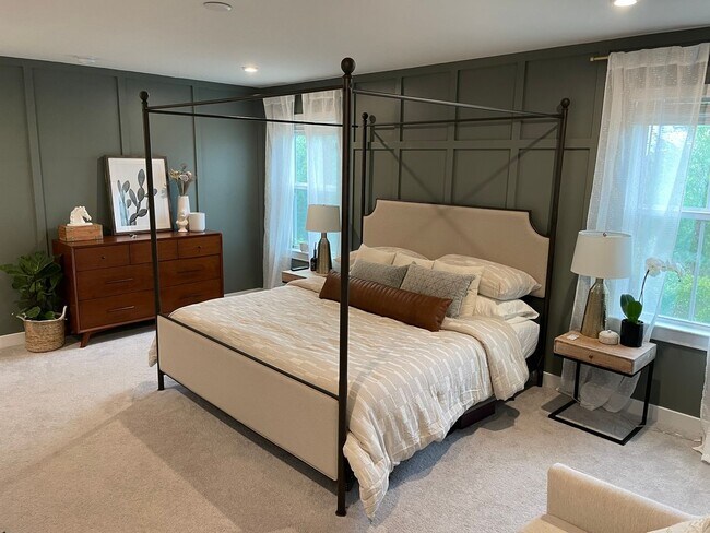Building Photo - $300 OFF THE FIRST FULL MONTH's RENT!!! Su...