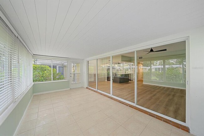 Building Photo - 5865 Tidewood Ave