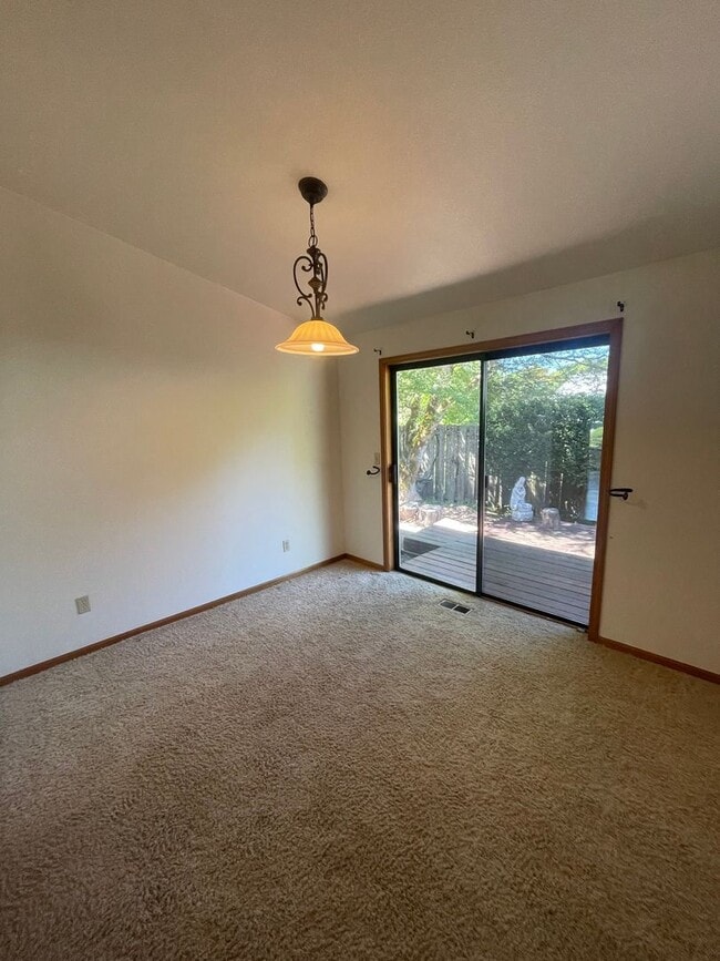 Building Photo - 3 Bedroom Home on Large Corner Lot!