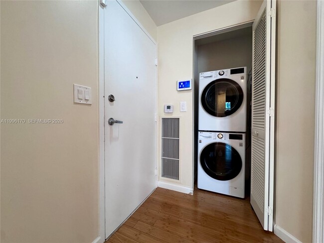 Building Photo - 5970 Indian Creek Dr