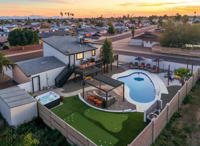 Building Photo - 4530 W Paradise Dr