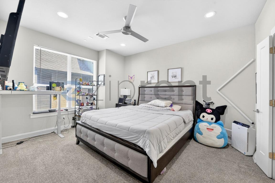 Building Photo - 4906 Live Oak St