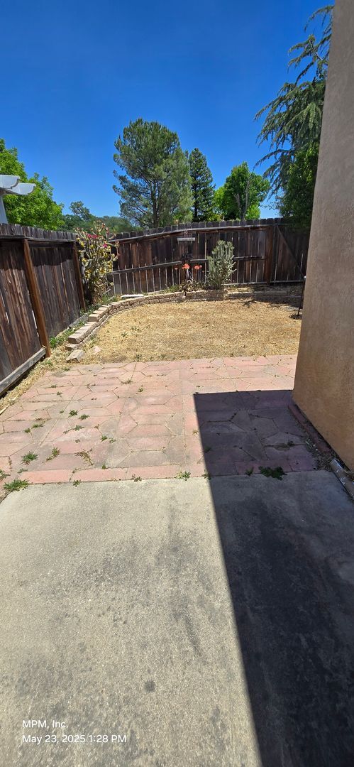 Building Photo - 2 Bedroom 2 bath home in Sierra Bonita sen...