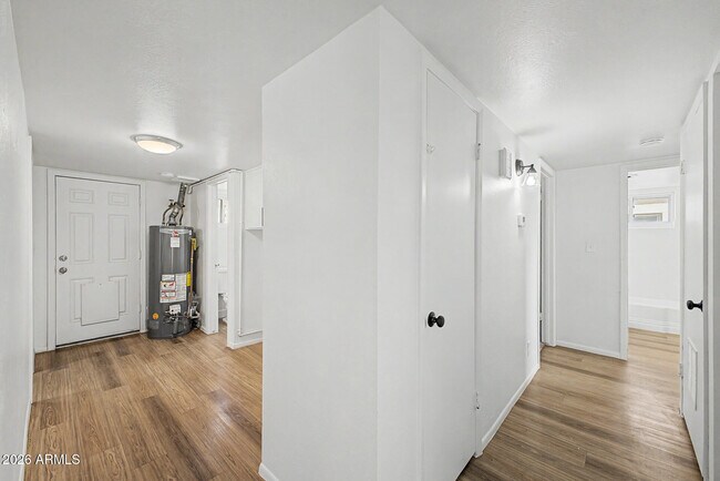 Building Photo - 317 N Elm St