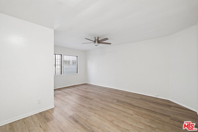 Building Photo - 612 S Dunsmuir Ave