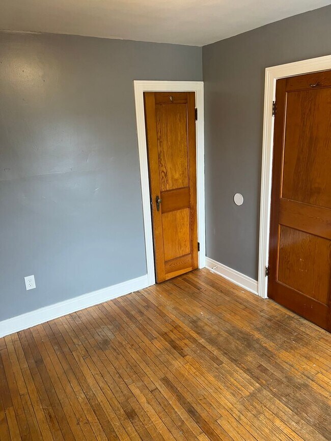 Building Photo - Lovely 2 Bedroom Apartment in Old Town